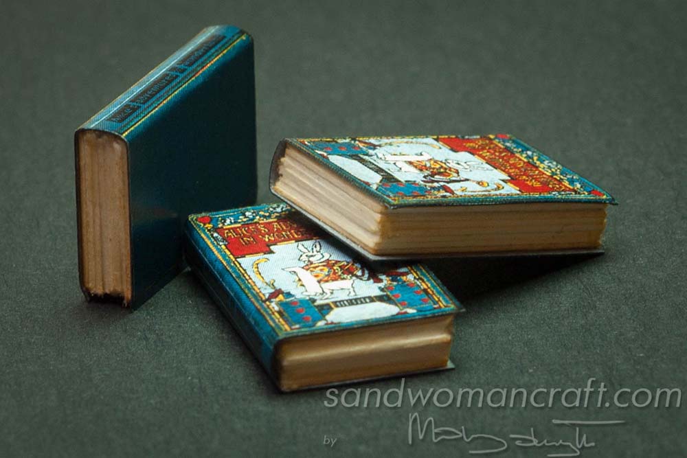Miniature book Alice in Wonderland