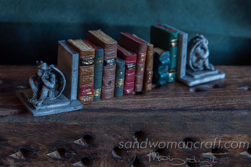 Miniature bookends with Gargoyle in 1:12 scale