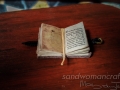 Open Da Vinci miniature tiny book