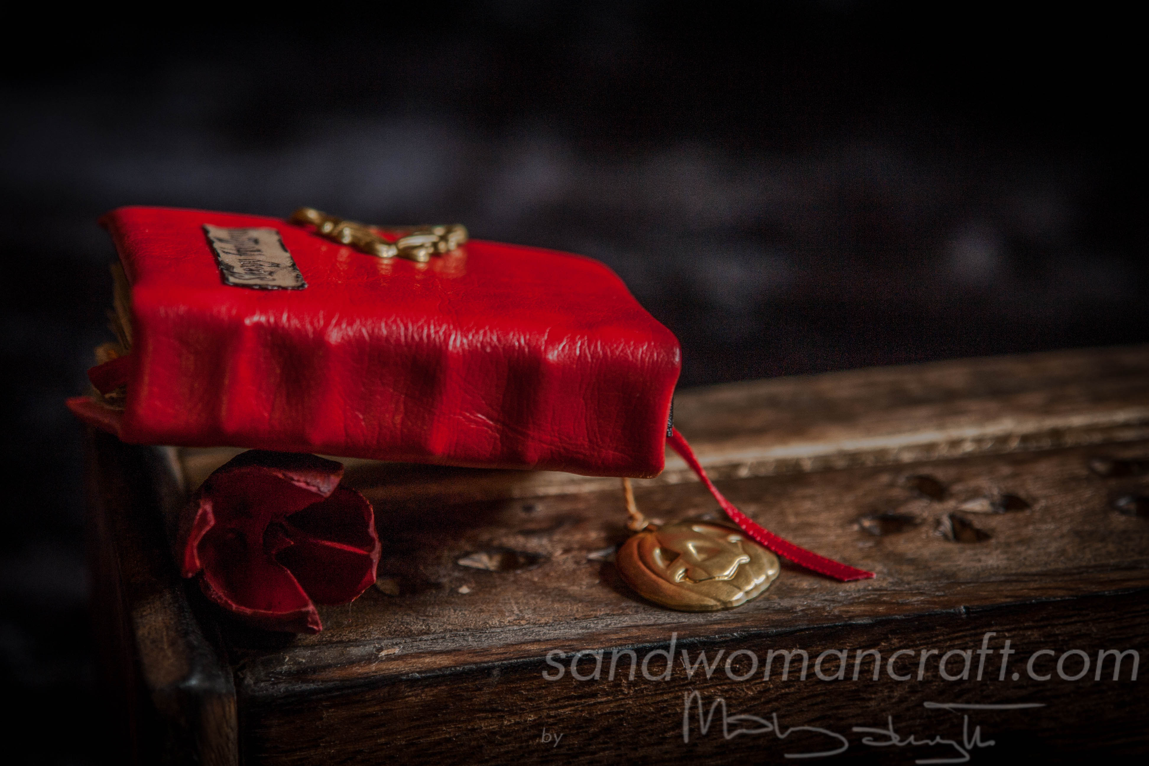 "Sleepy hollow" red faux leather