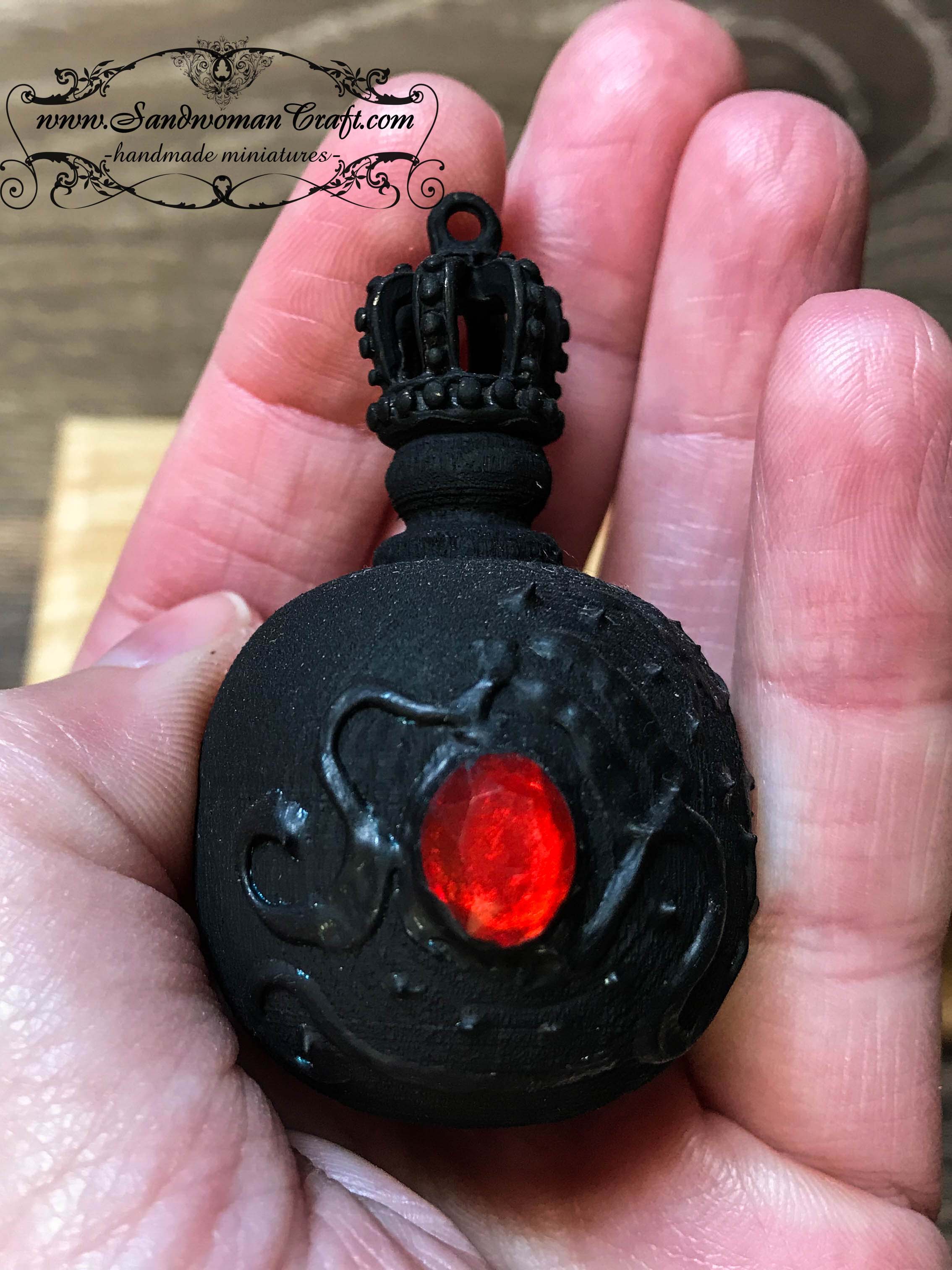 Miniature potion bottle in 1:6 scale